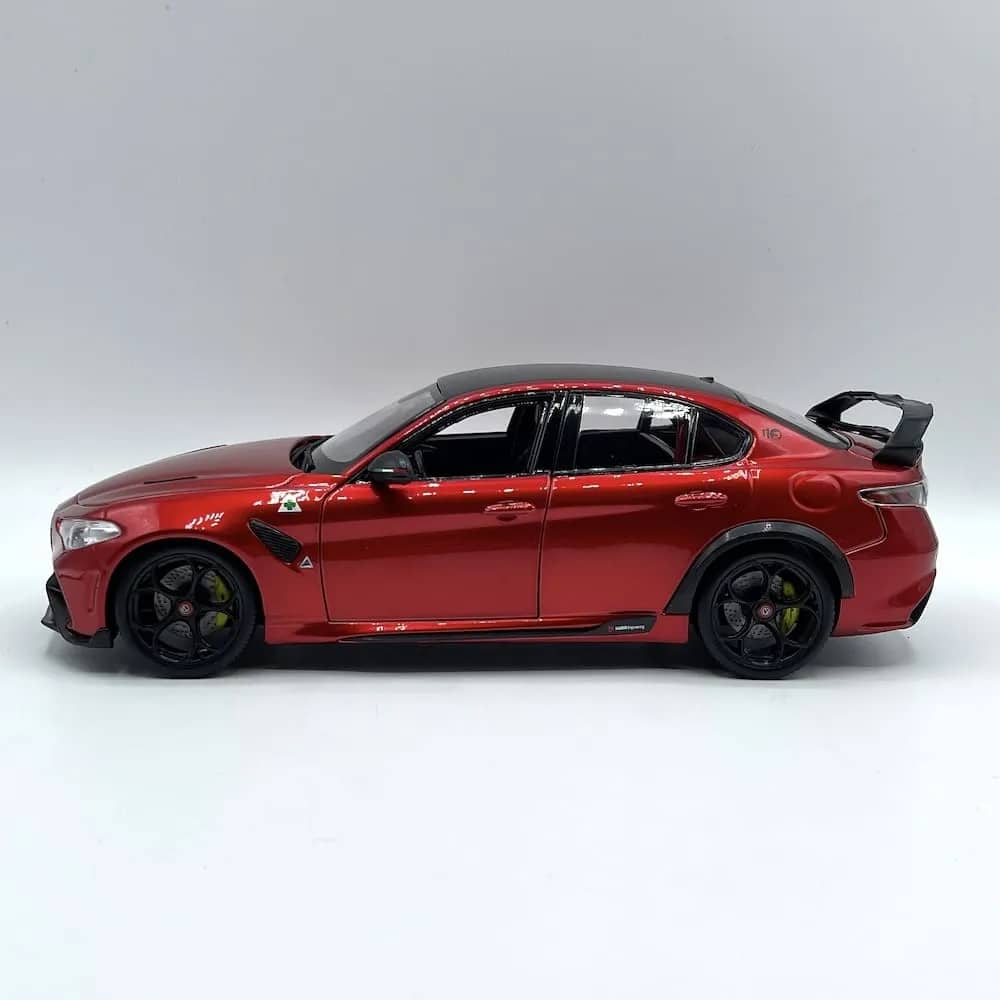 Bburago Alfa Romeo Giulia GTAm 1/18 (Κόκκινο)